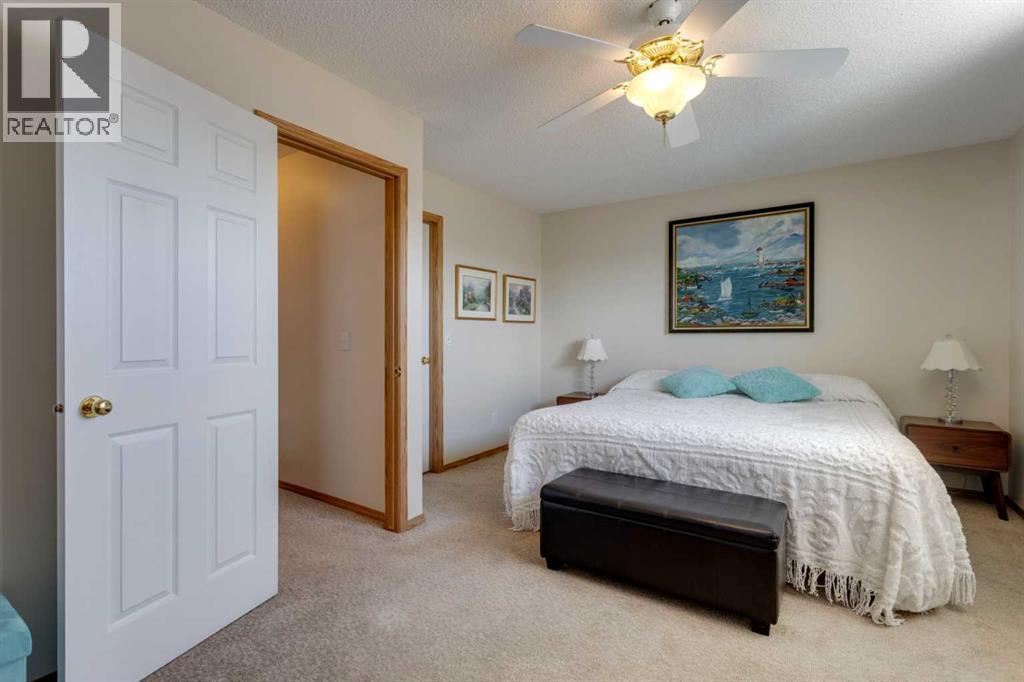 Single Family House 4 Level for Sale in  Citadel Mesa Close NW Citadel Calgary 