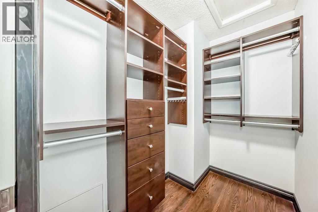 Single Family House Bungalow for Sale in  Douglas Shore Close SE Douglasdale/Glen Calgary 