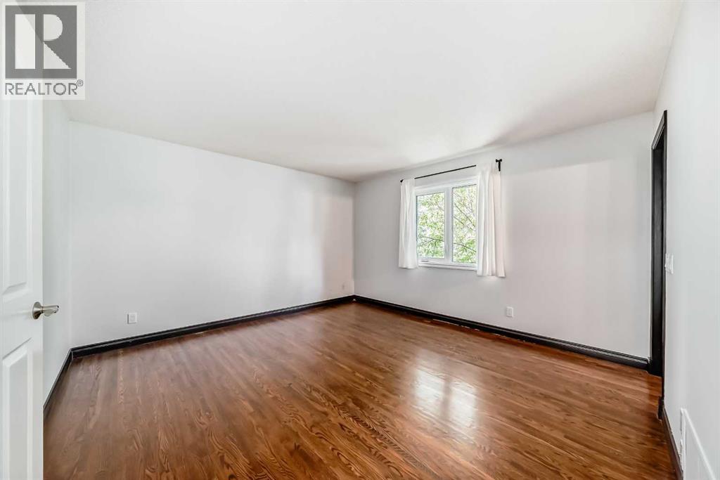 Single Family House Bungalow for Sale in  Douglas Shore Close SE Douglasdale/Glen Calgary 