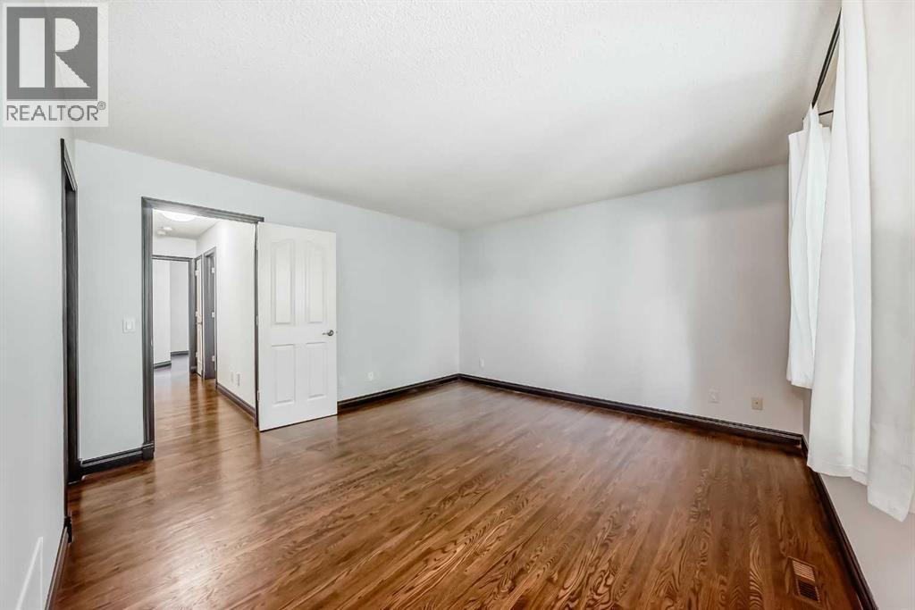 Single Family House Bungalow for Sale in  Douglas Shore Close SE Douglasdale/Glen Calgary 