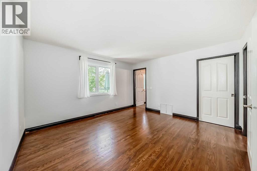 Single Family House Bungalow for Sale in  Douglas Shore Close SE Douglasdale/Glen Calgary 