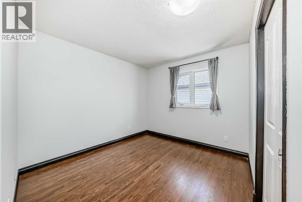 Single Family House Bungalow for Sale in  Douglas Shore Close SE Douglasdale/Glen Calgary 