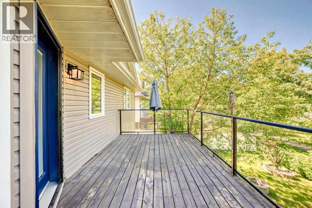 Single Family House Bungalow for Sale in  Douglas Shore Close SE Douglasdale/Glen Calgary 