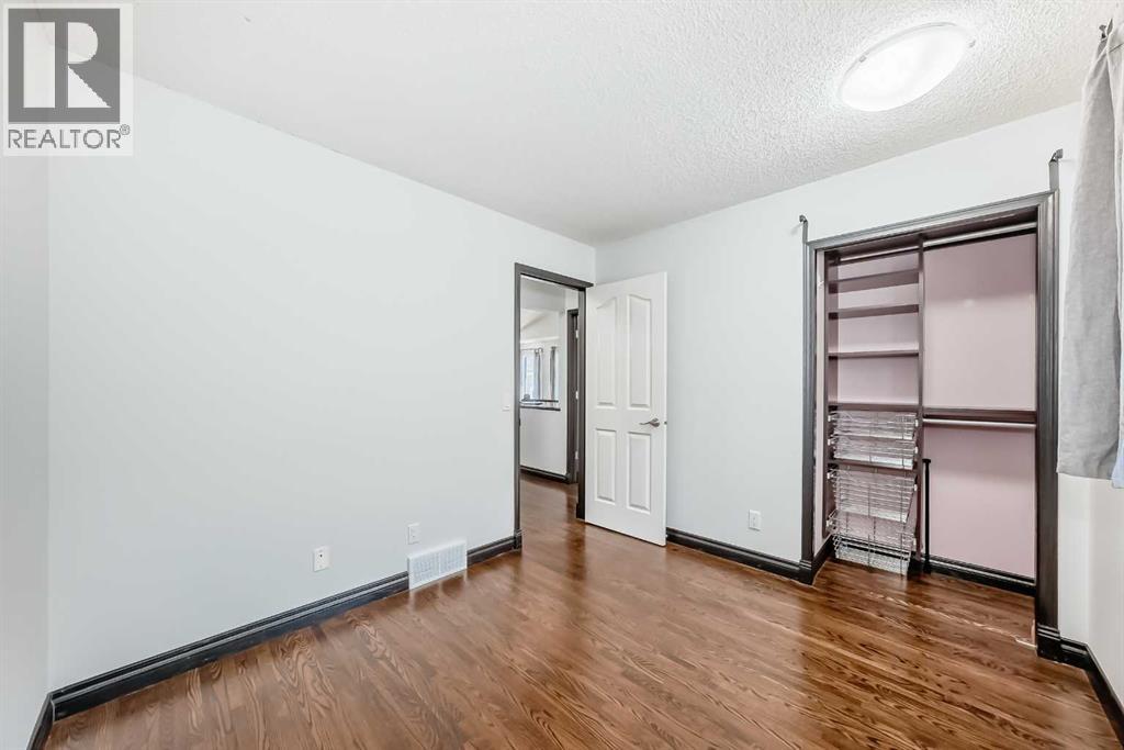 Single Family House Bungalow for Sale in  Douglas Shore Close SE Douglasdale/Glen Calgary 