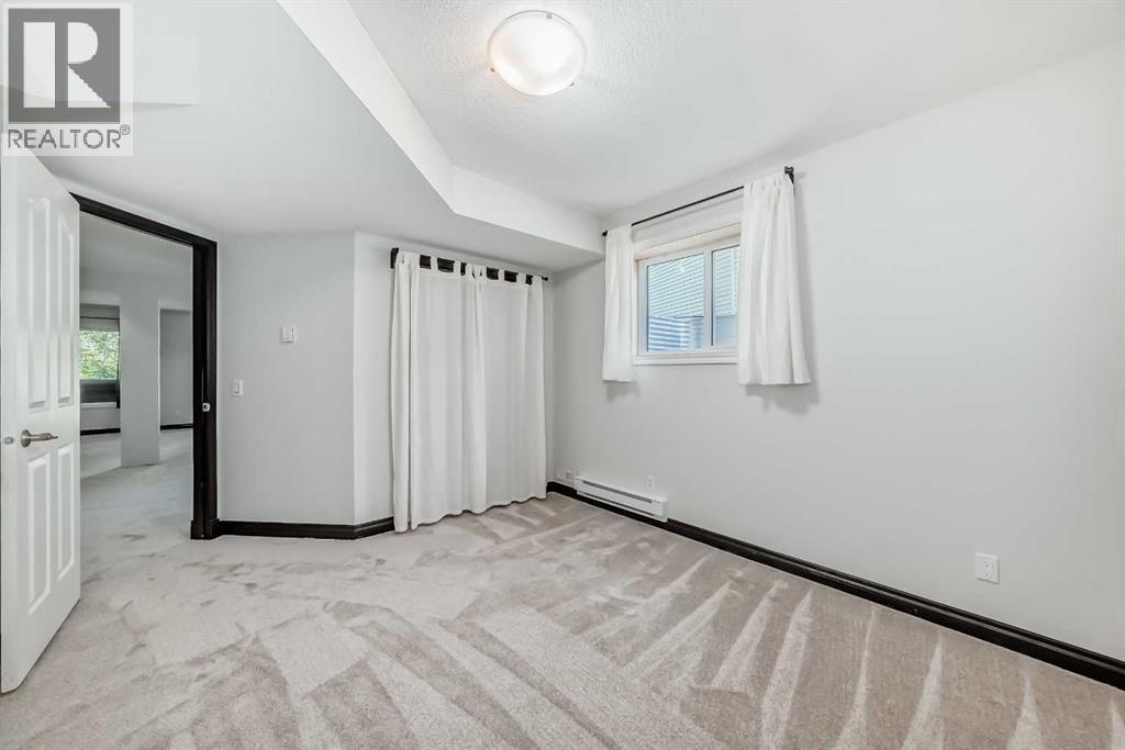 Single Family House Bungalow for Sale in  Douglas Shore Close SE Douglasdale/Glen Calgary 
