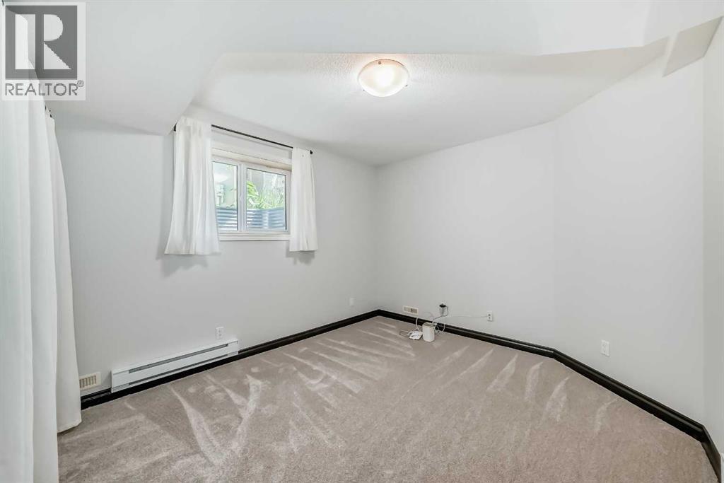 Single Family House Bungalow for Sale in  Douglas Shore Close SE Douglasdale/Glen Calgary 