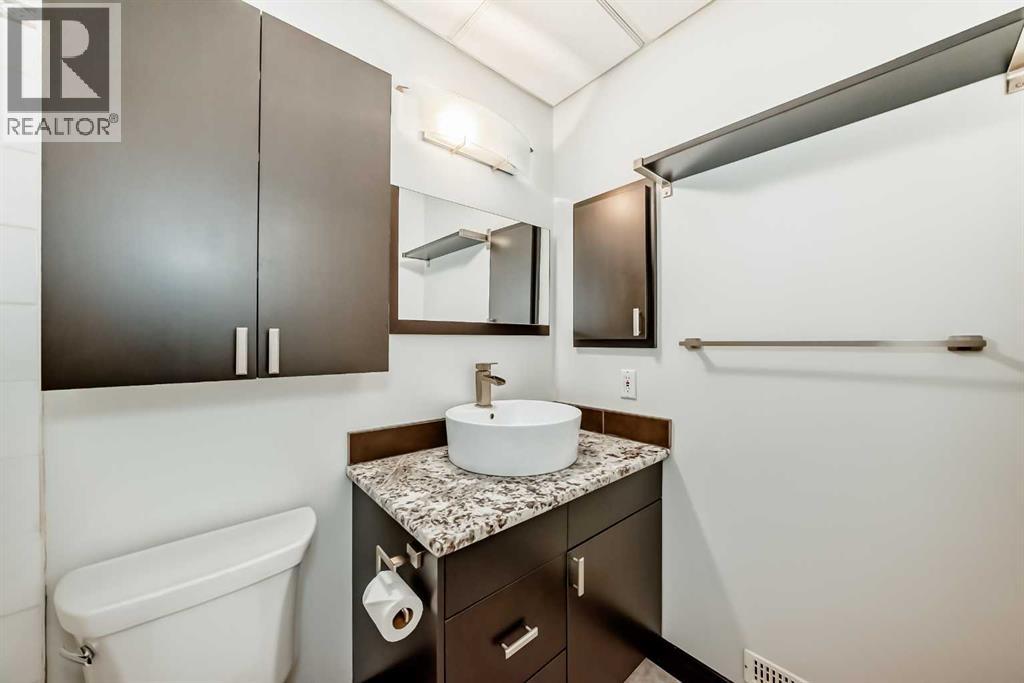 Single Family House Bungalow for Sale in  Douglas Shore Close SE Douglasdale/Glen Calgary 