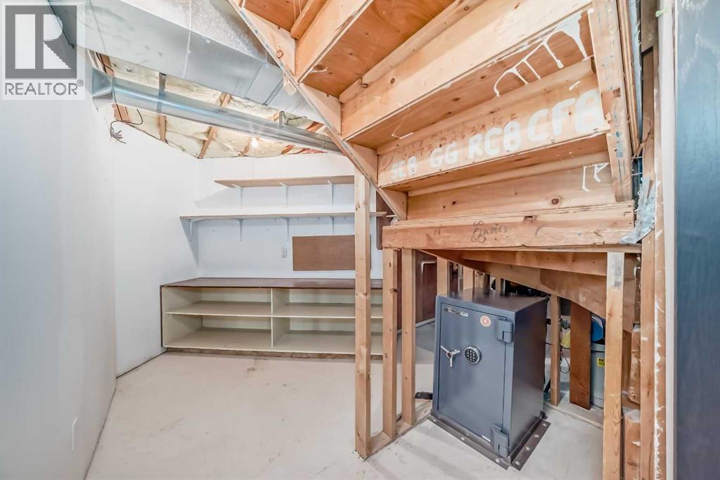 Single Family House Bungalow for Sale in  Douglas Shore Close SE Douglasdale/Glen Calgary 