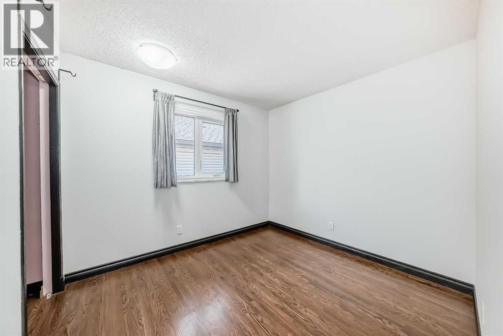 Single Family House Bungalow for Sale in  Douglas Shore Close SE Douglasdale/Glen Calgary 