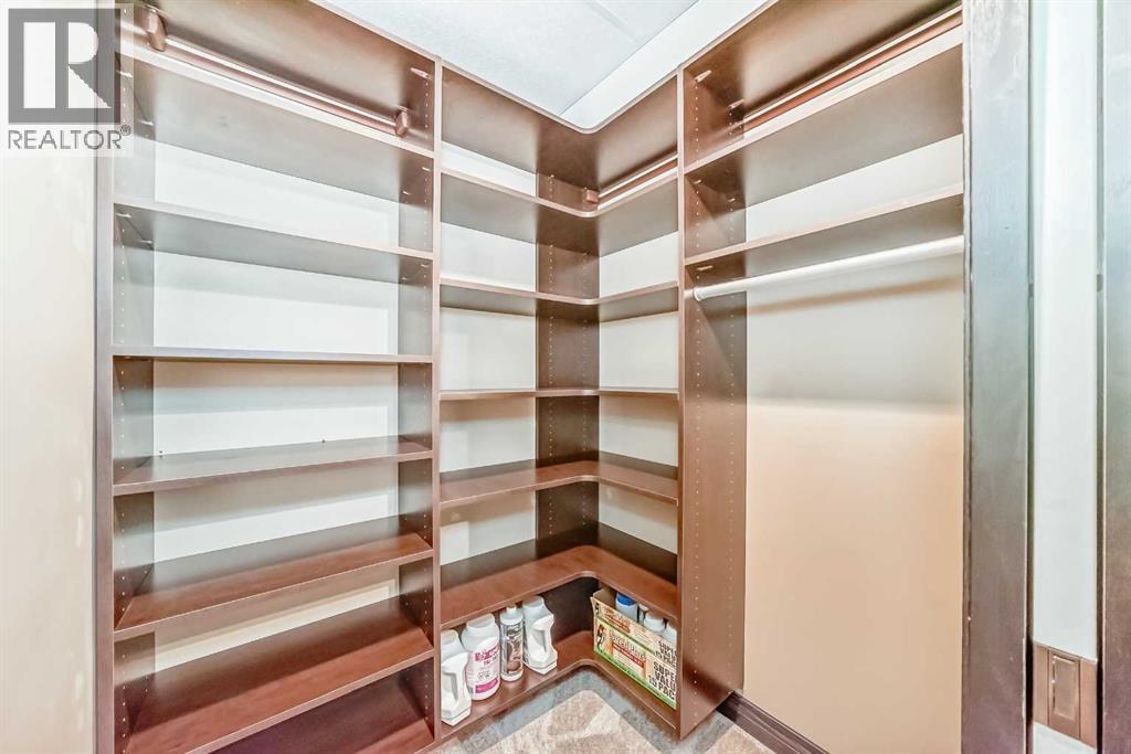Single Family House Bungalow for Sale in  Douglas Shore Close SE Douglasdale/Glen Calgary 