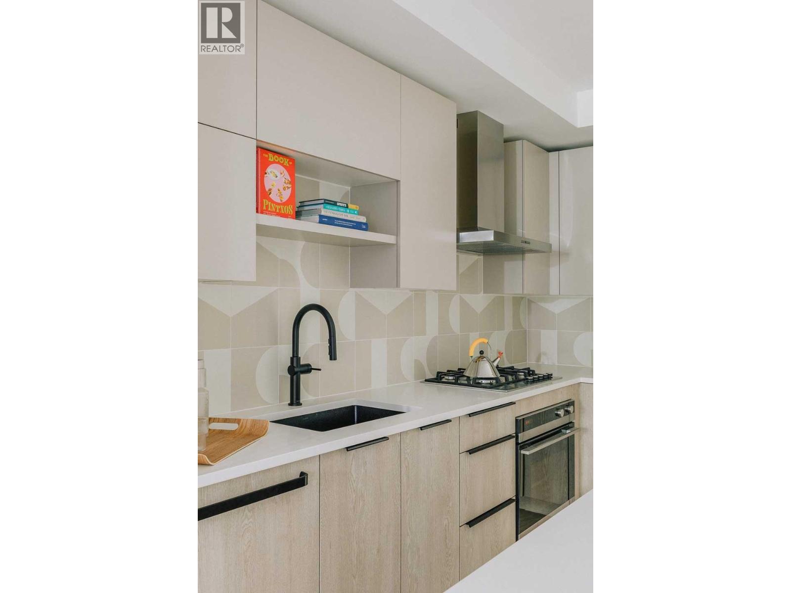 209 322 E 15TH AVENUE, Vancouver