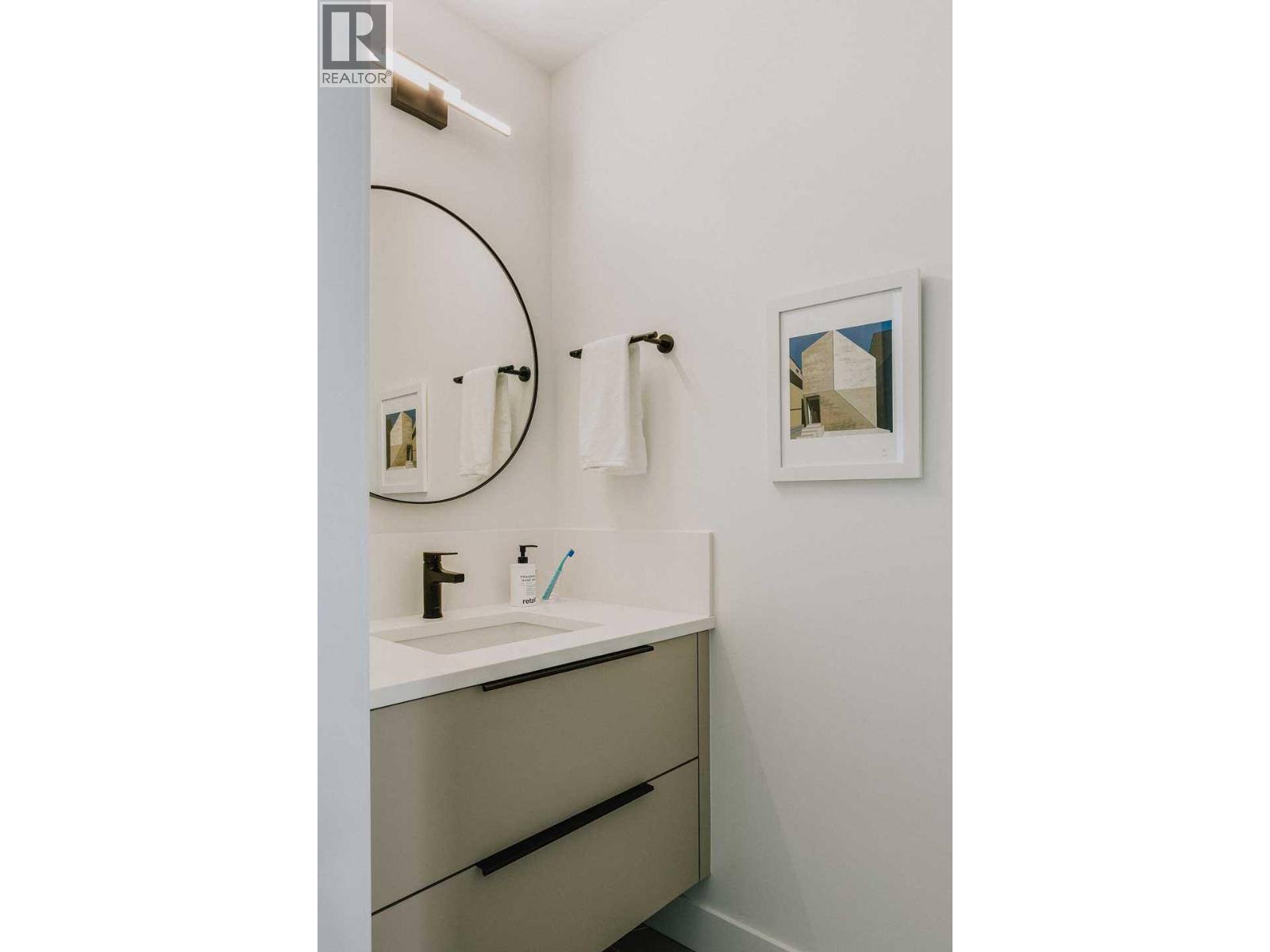 209 322 E 15TH AVENUE, Vancouver