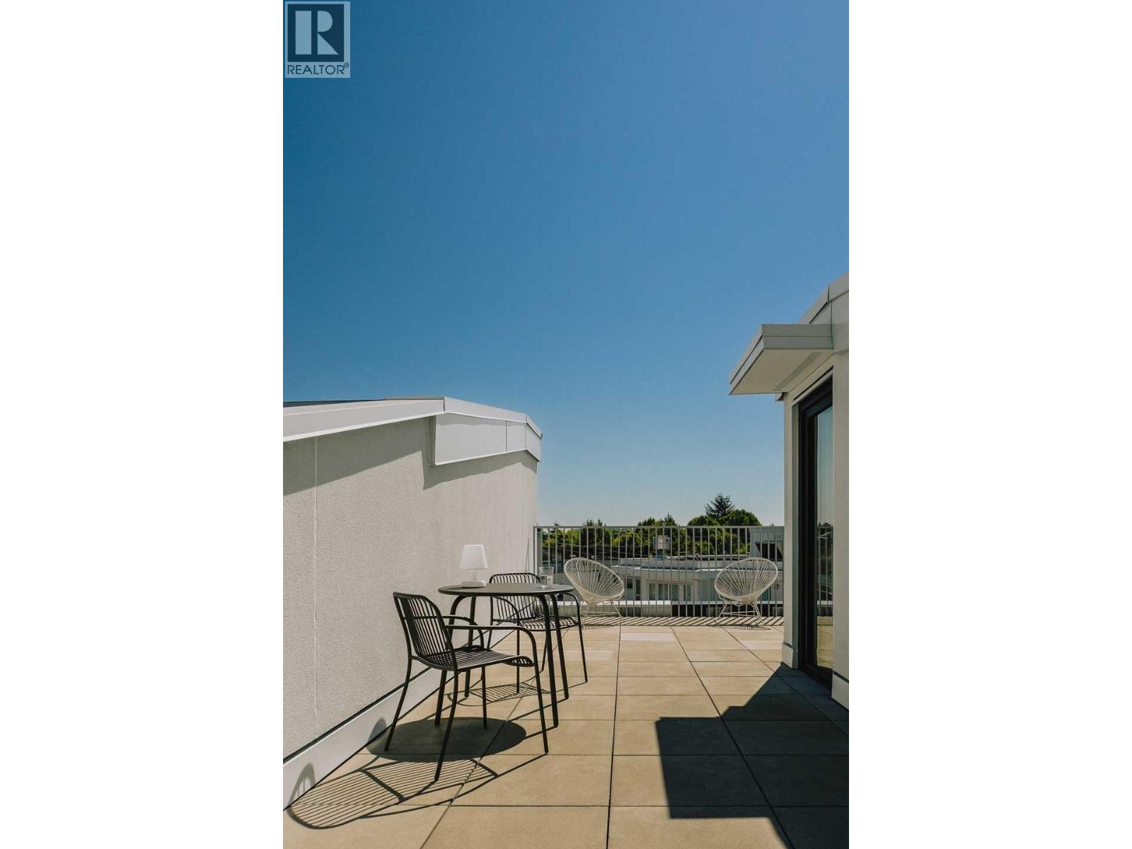 209 322 E 15TH AVENUE, Vancouver