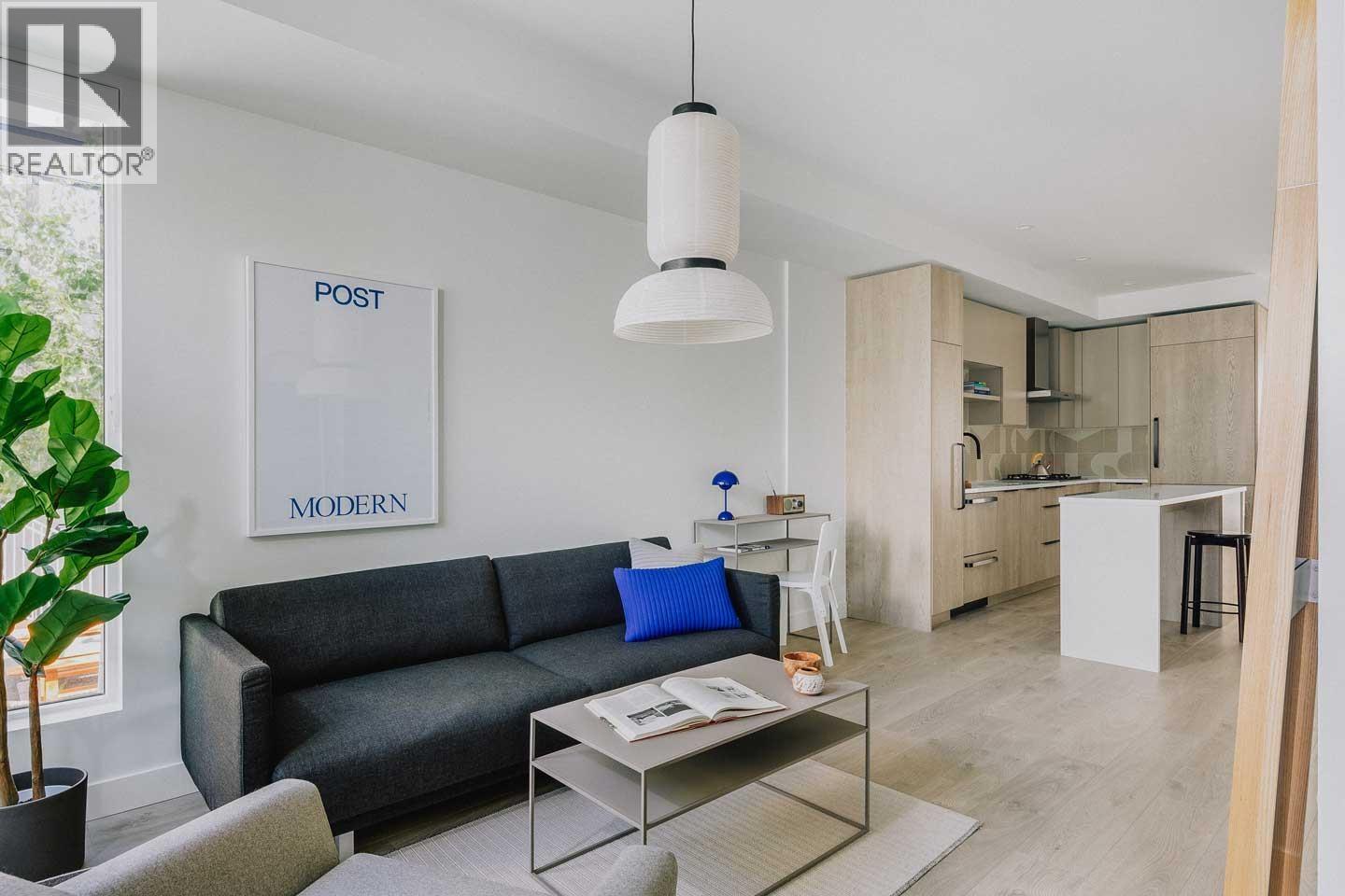 209 322 E 15TH AVENUE, Vancouver