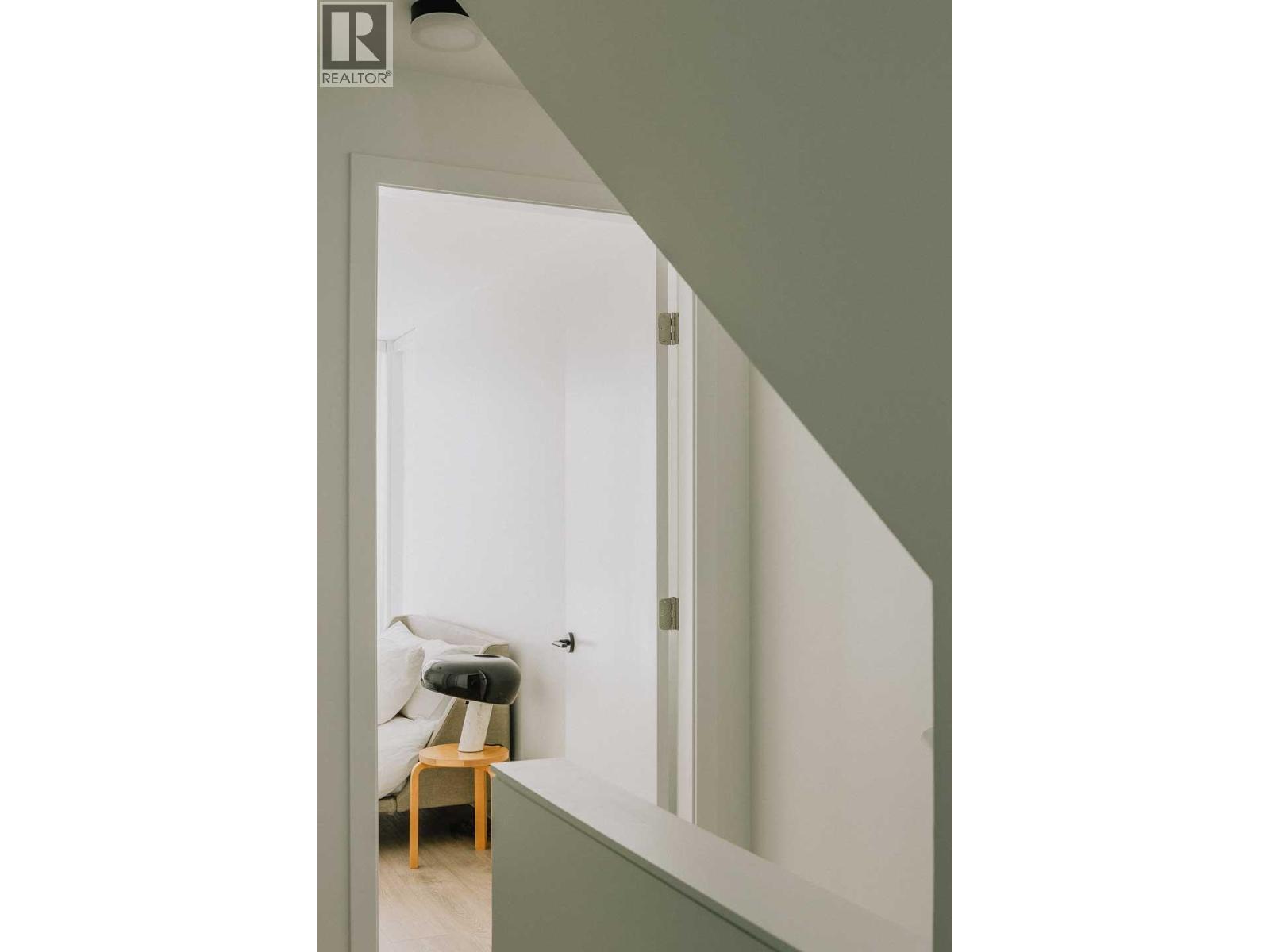 209 322 E 15TH AVENUE, Vancouver