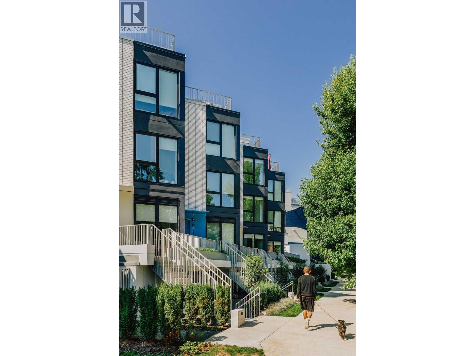 209 322 E 15TH AVENUE, Vancouver