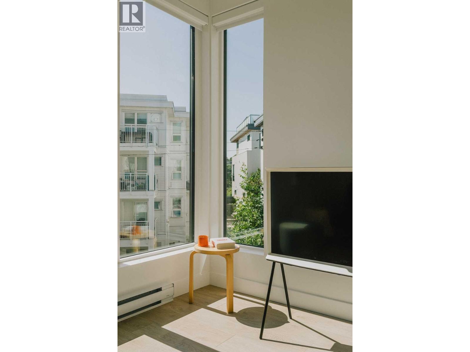 209 322 E 15TH AVENUE, Vancouver