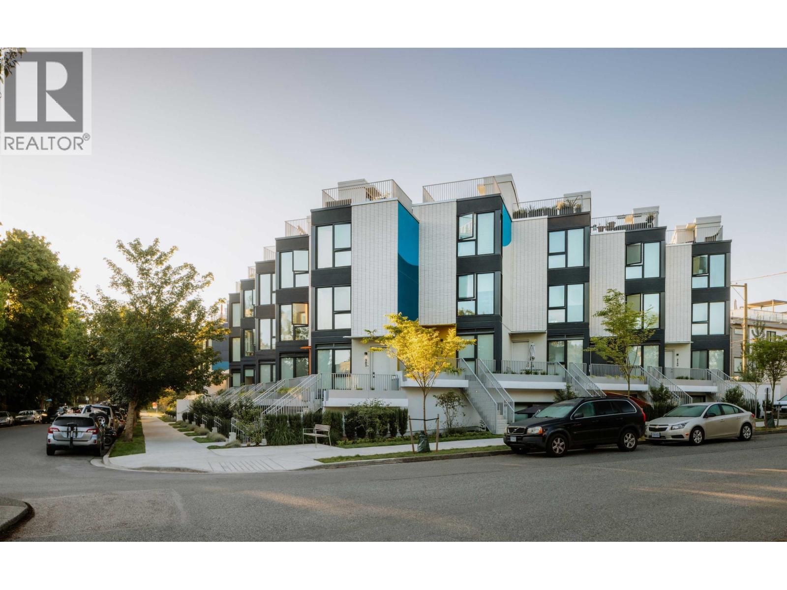 209 322 E 15TH AVENUE, Vancouver