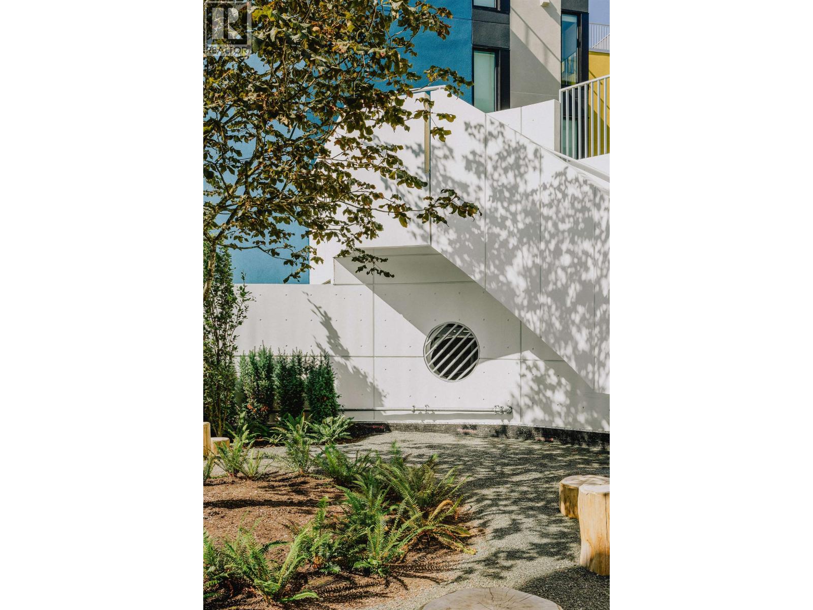 209 322 E 15TH AVENUE, Vancouver