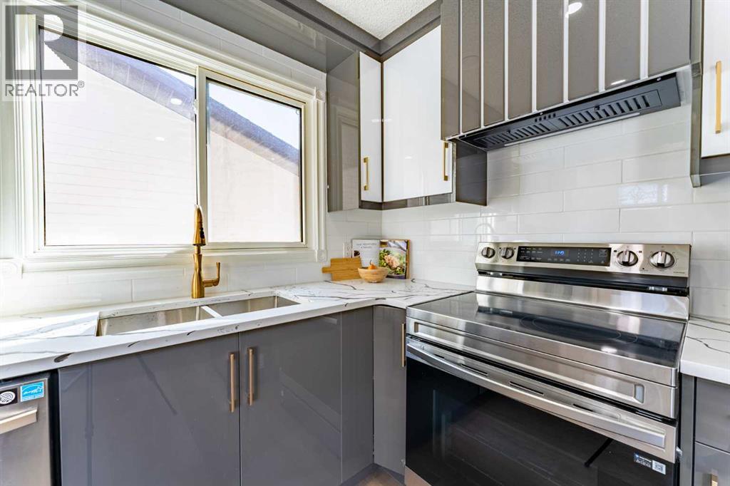 Single Family House Bi-level for Sale in  Templeview Drive NE Temple Calgary 