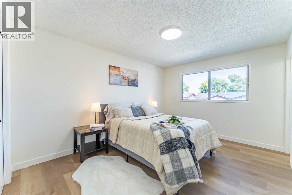 Single Family House Bi-level for Sale in  Templeview Drive NE Temple Calgary 