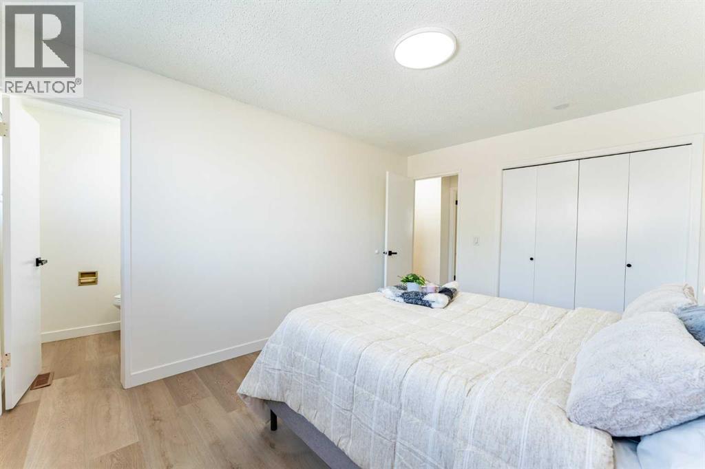 Single Family House Bi-level for Sale in  Templeview Drive NE Temple Calgary 