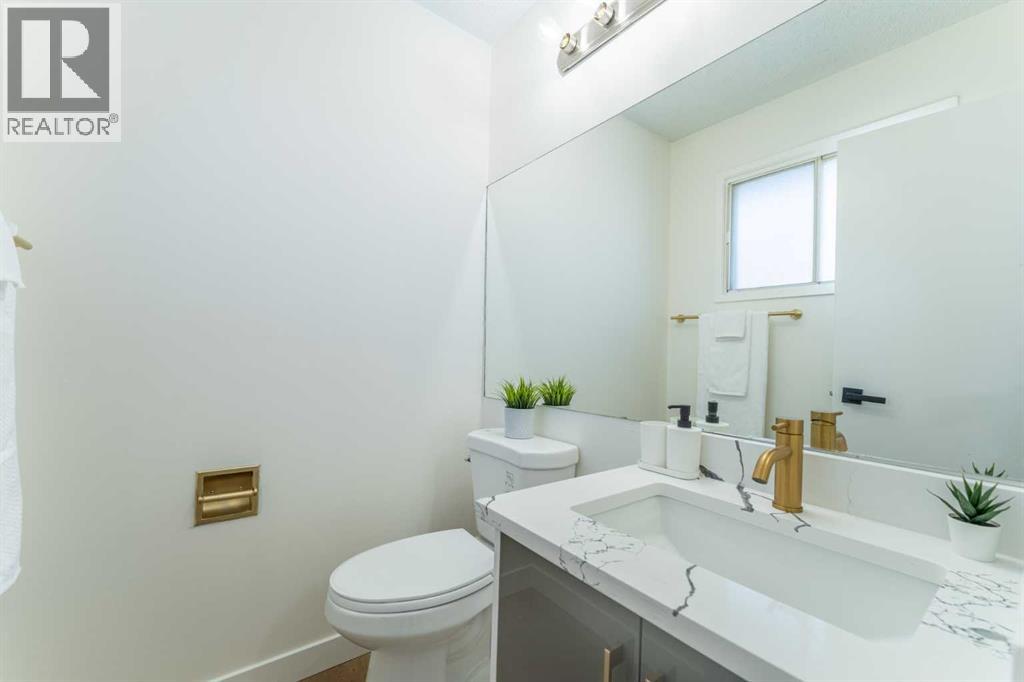 Single Family House Bi-level for Sale in  Templeview Drive NE Temple Calgary 
