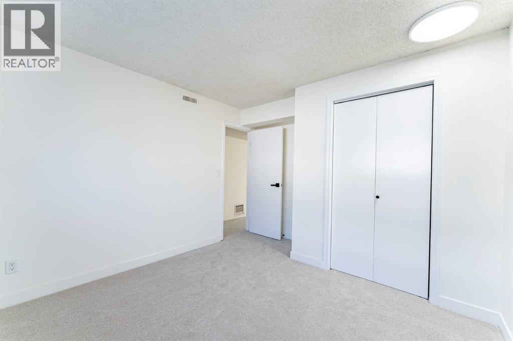Single Family House Bi-level for Sale in  Templeview Drive NE Temple Calgary 