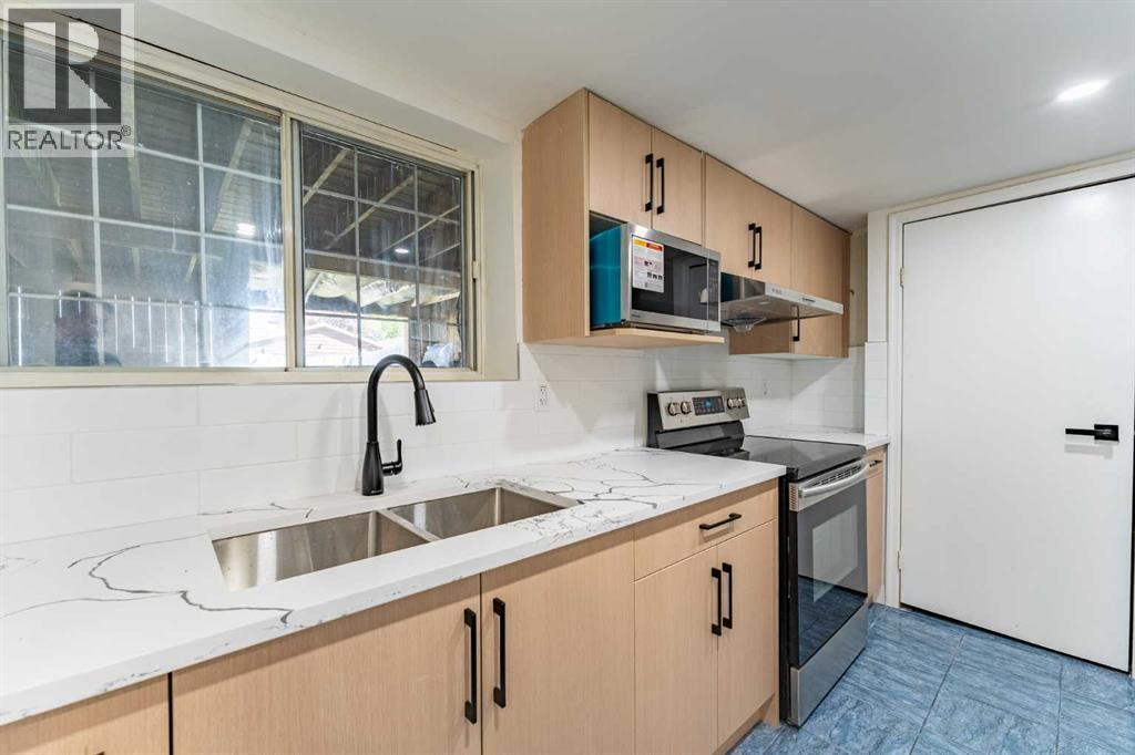 Single Family House Bi-level for Sale in  Templeview Drive NE Temple Calgary 