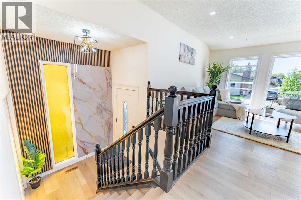 Single Family House Bi-level for Sale in  Templeview Drive NE Temple Calgary 