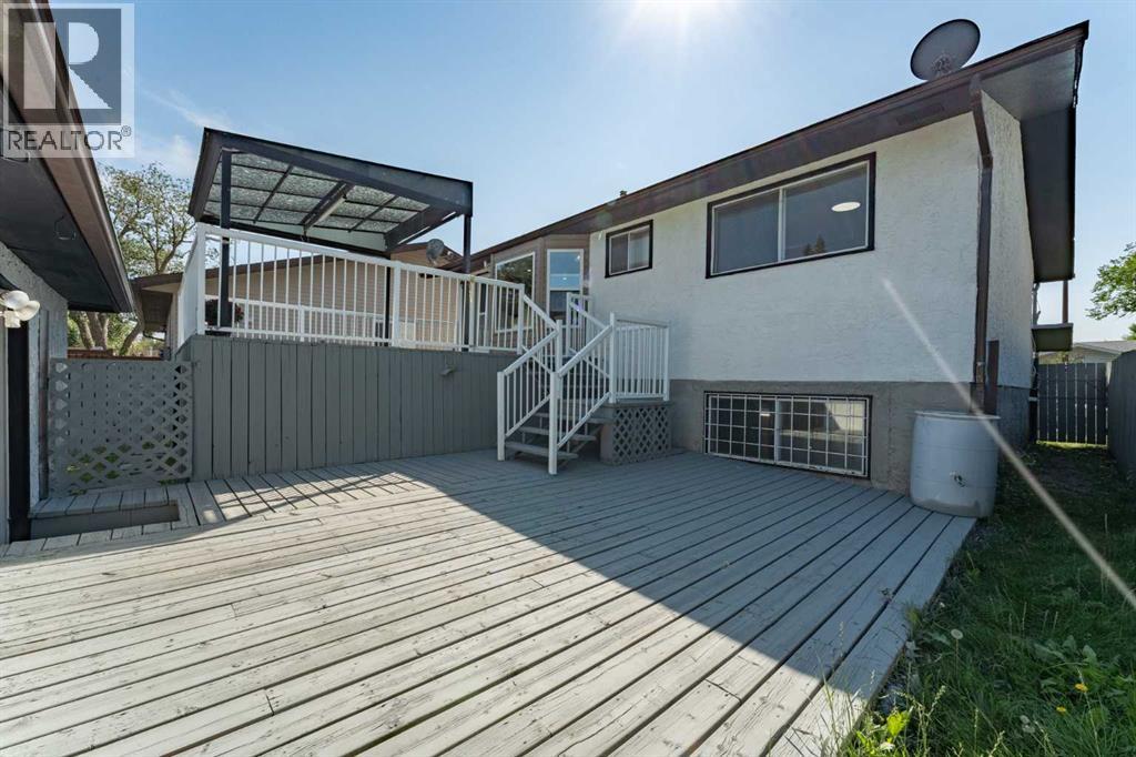 Single Family House Bi-level for Sale in  Templeview Drive NE Temple Calgary 