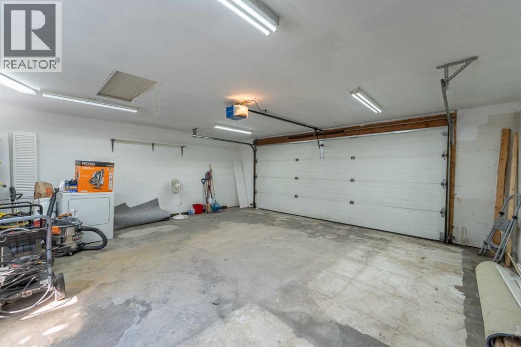 Single Family House Bi-level for Sale in  Templeview Drive NE Temple Calgary 