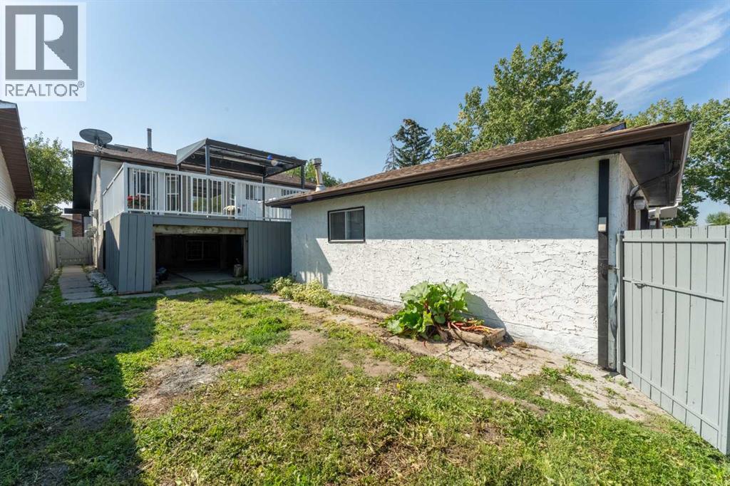 Single Family House Bi-level for Sale in  Templeview Drive NE Temple Calgary 