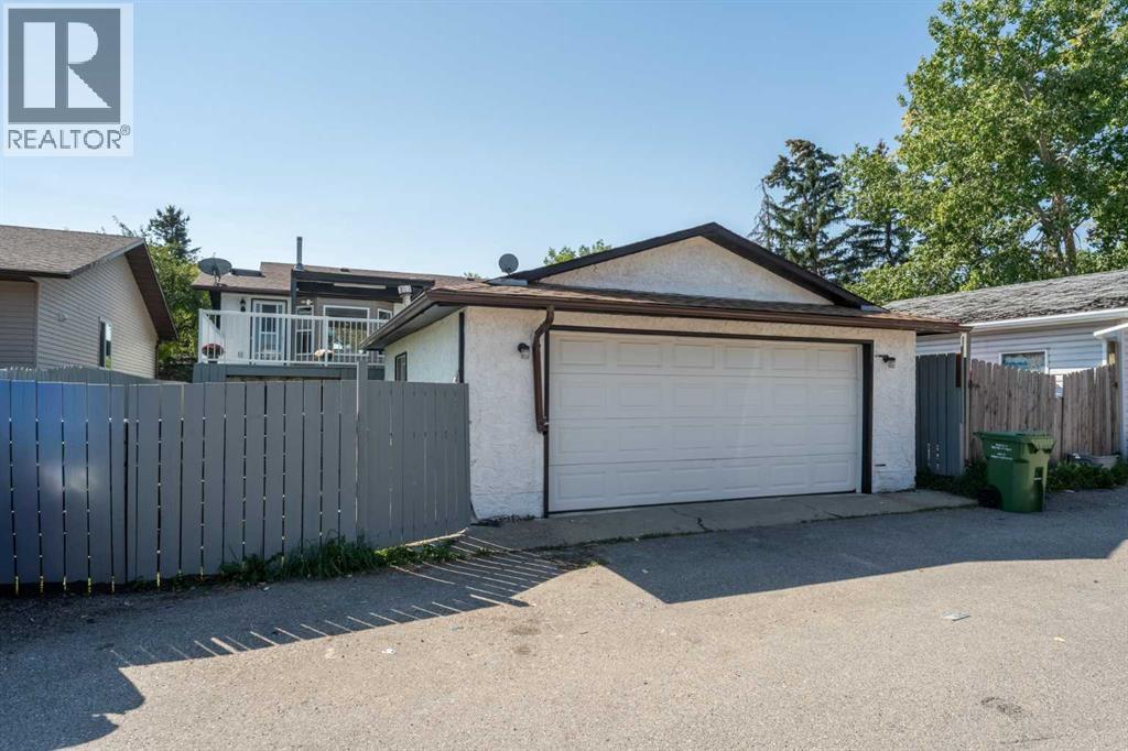 Single Family House Bi-level for Sale in  Templeview Drive NE Temple Calgary 