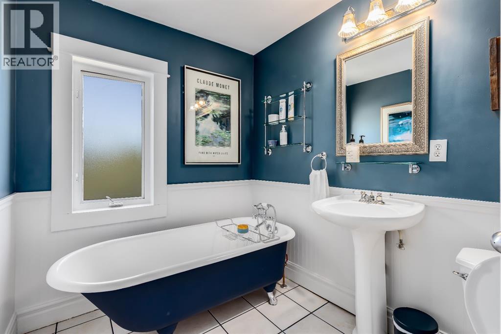 Single Family House for Sale in   Avenue SW Sunalta Calgary 