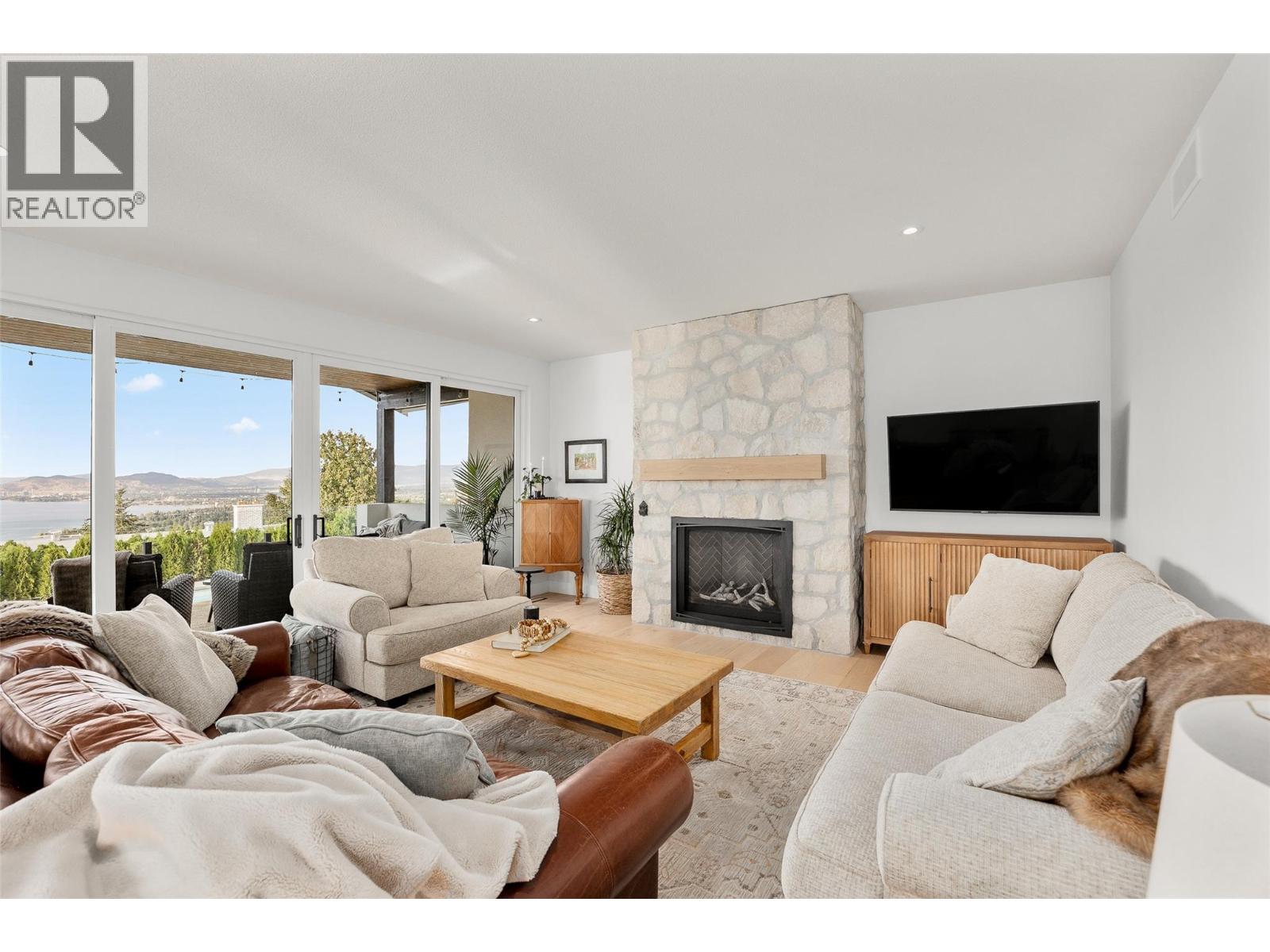  415 Curlew Drive, Kelowna