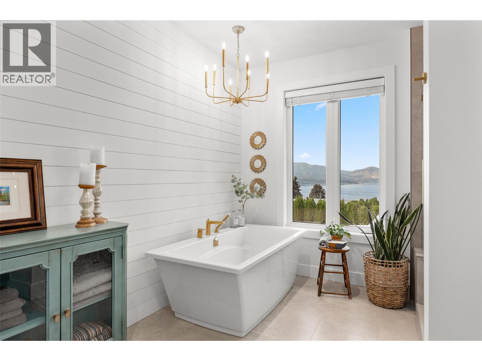  415 Curlew Drive, Kelowna
