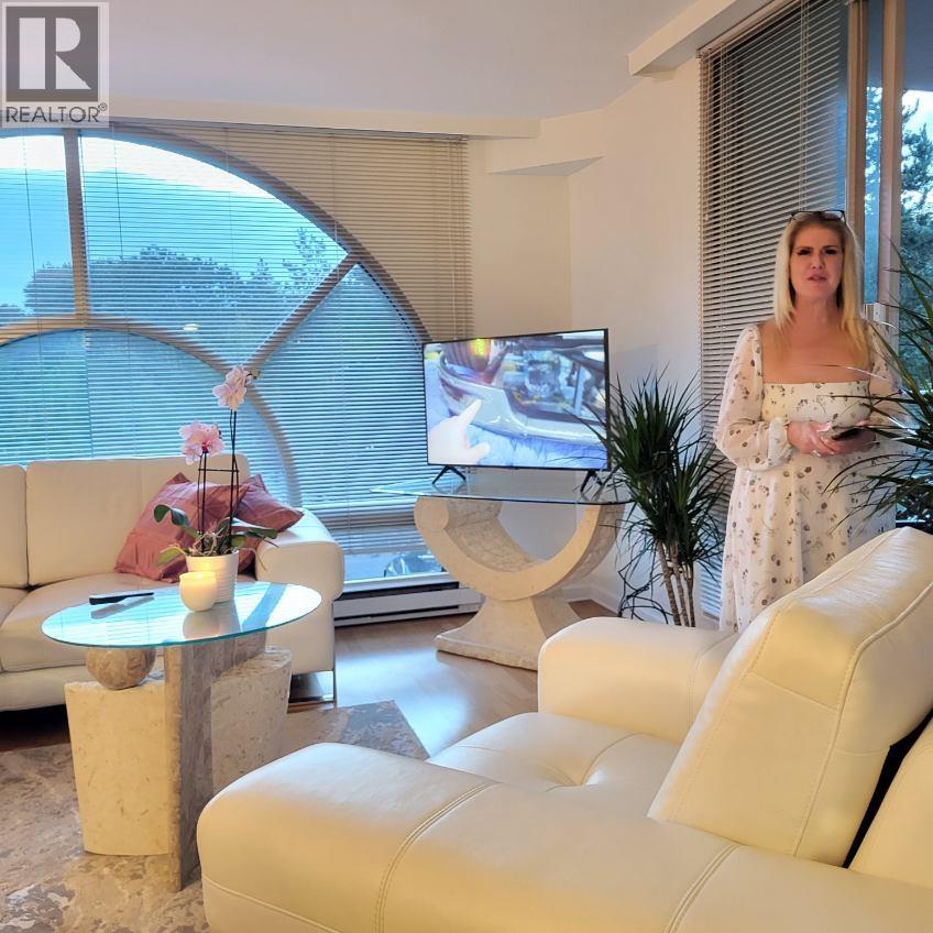 205 1327 E KEITH ROAD, North Vancouver