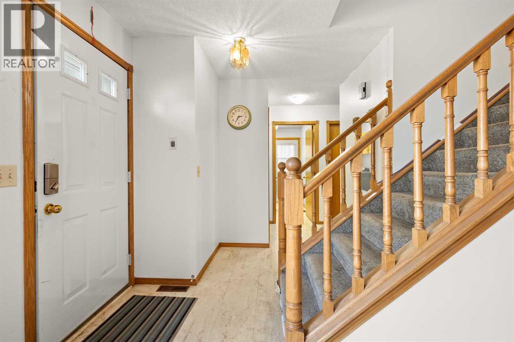 Single Family House for Sale in  Scenic Cove Circle NW Scenic Acres Calgary 