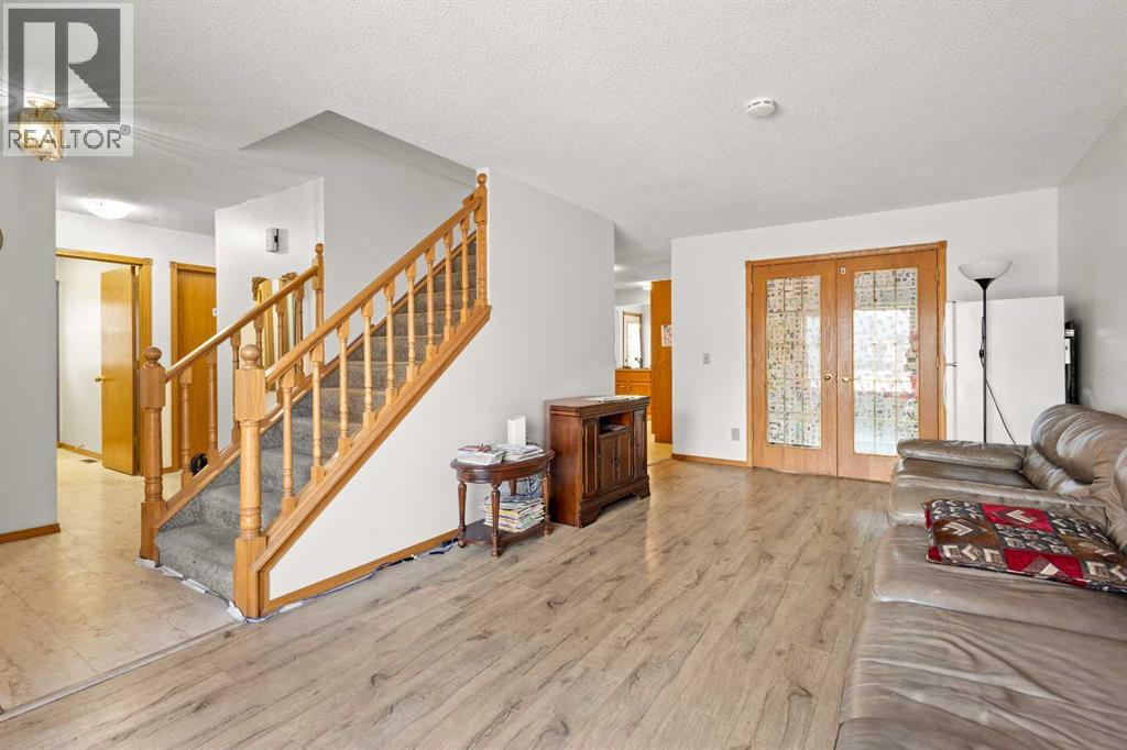 Single Family House for Sale in  Scenic Cove Circle NW Scenic Acres Calgary 