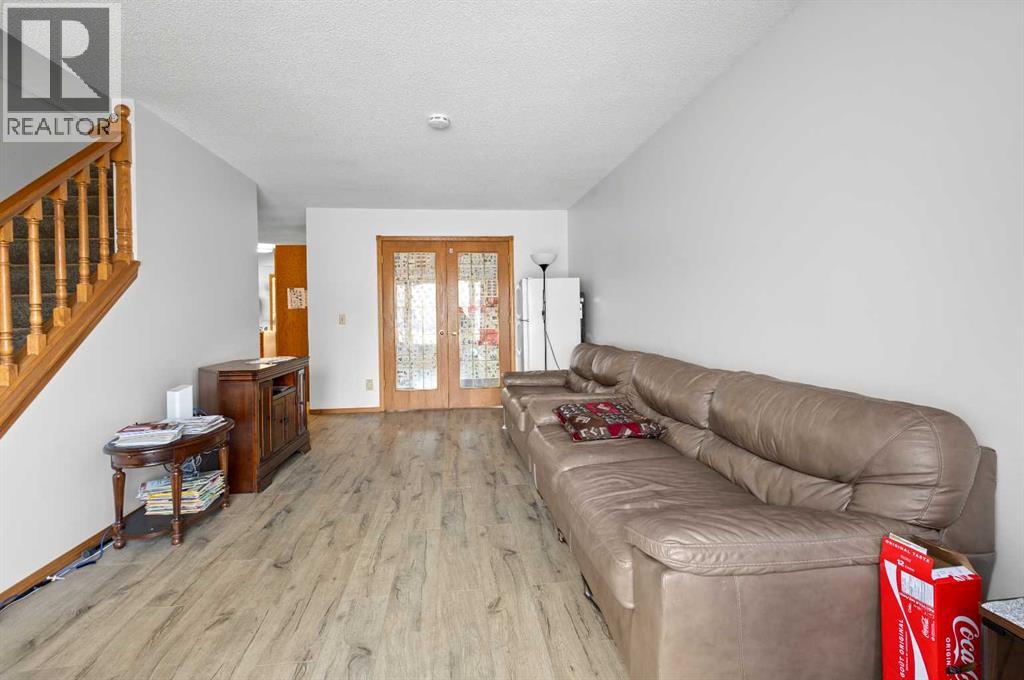 Single Family House for Sale in  Scenic Cove Circle NW Scenic Acres Calgary 