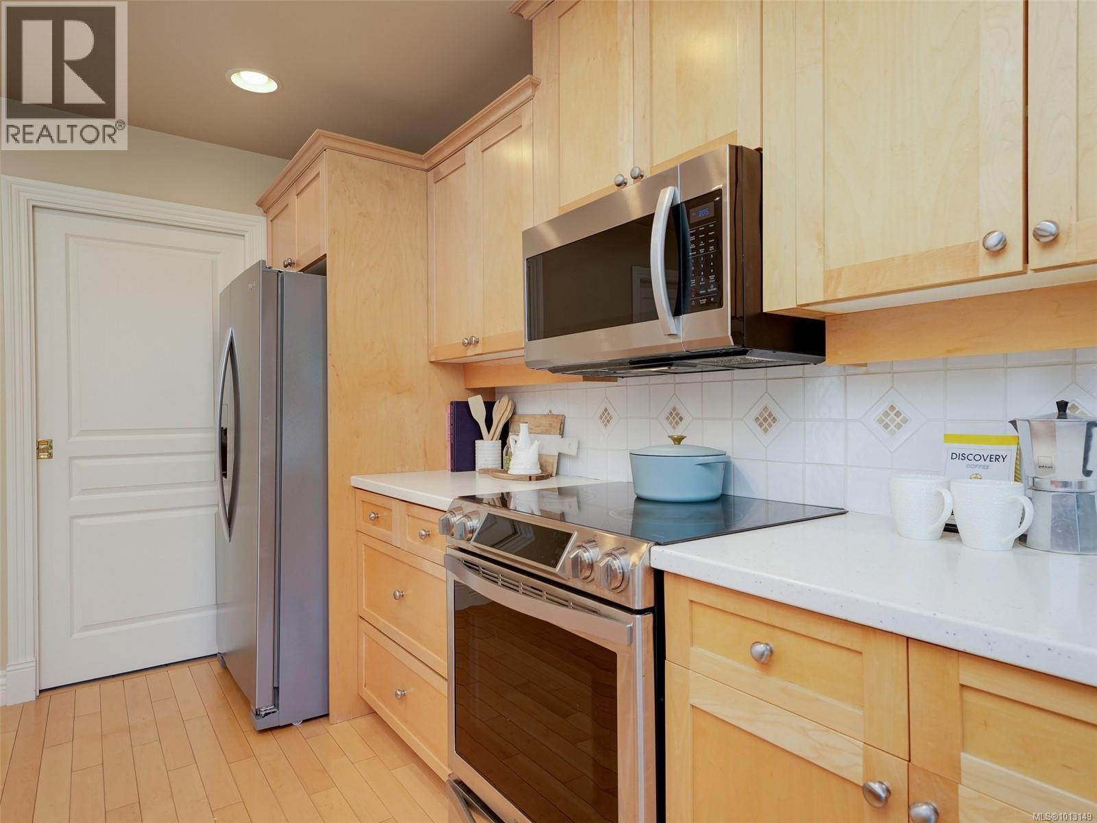 11 4522 Gordon Point Drive, Saanich
