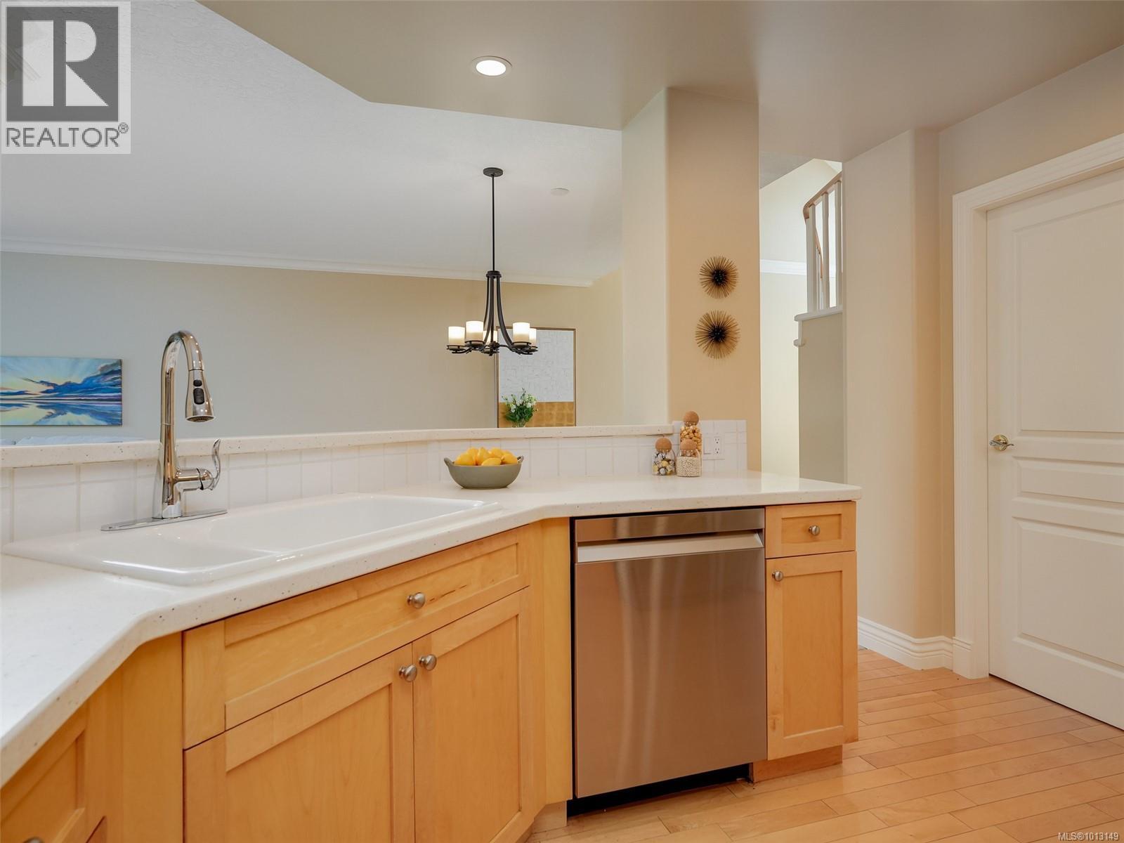 11 4522 Gordon Point Drive, Saanich