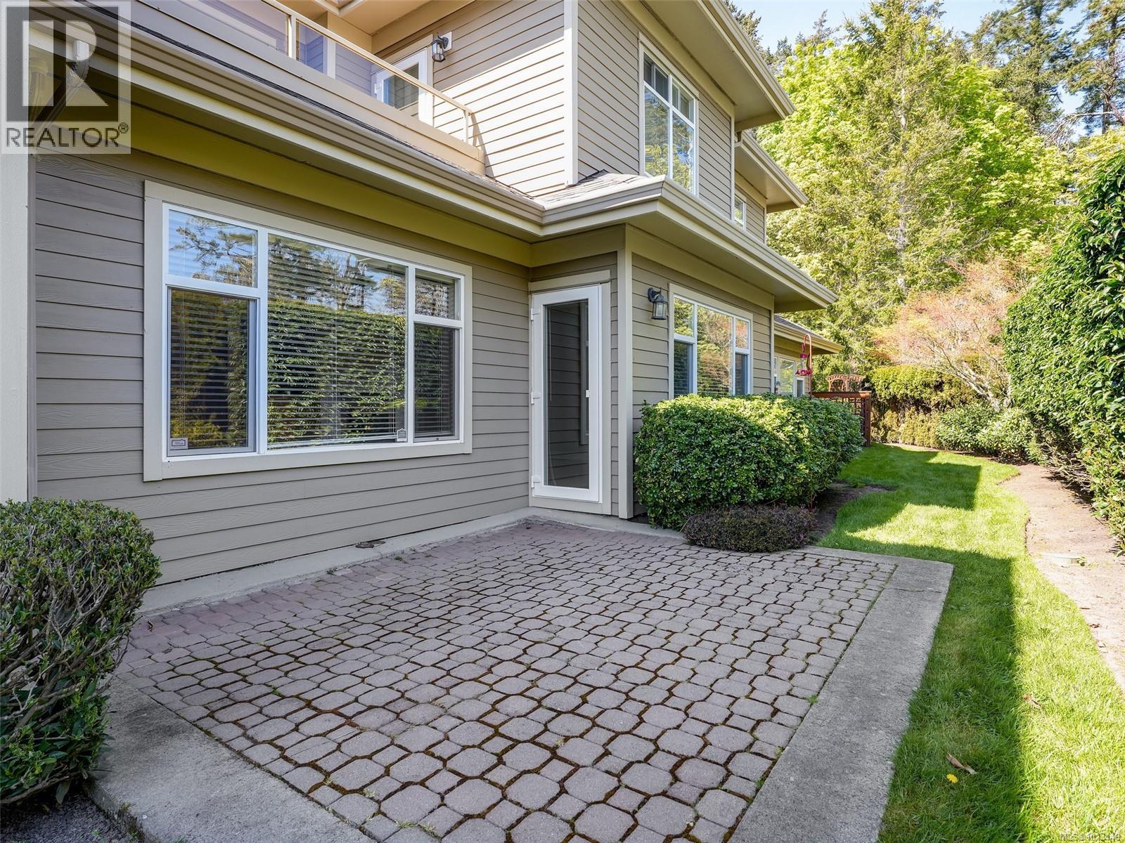 11 4522 Gordon Point Drive, Saanich
