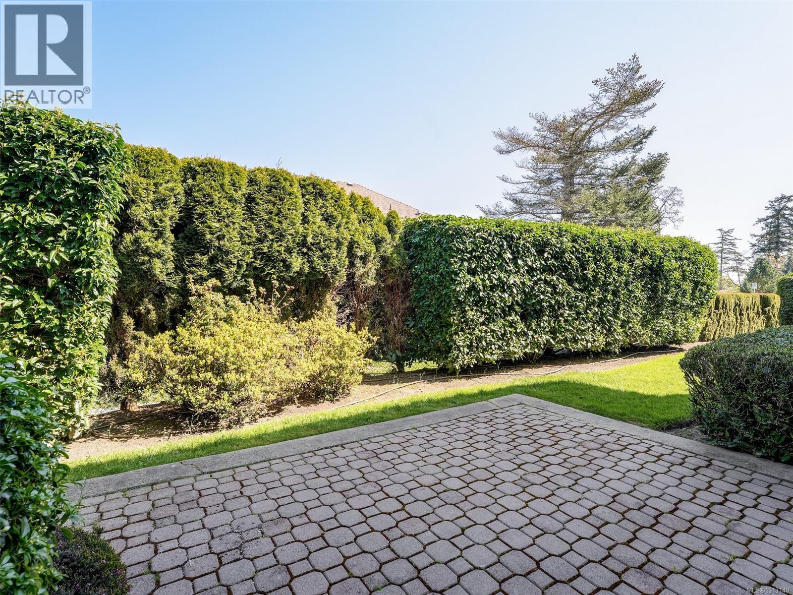 11 4522 Gordon Point Drive, Saanich