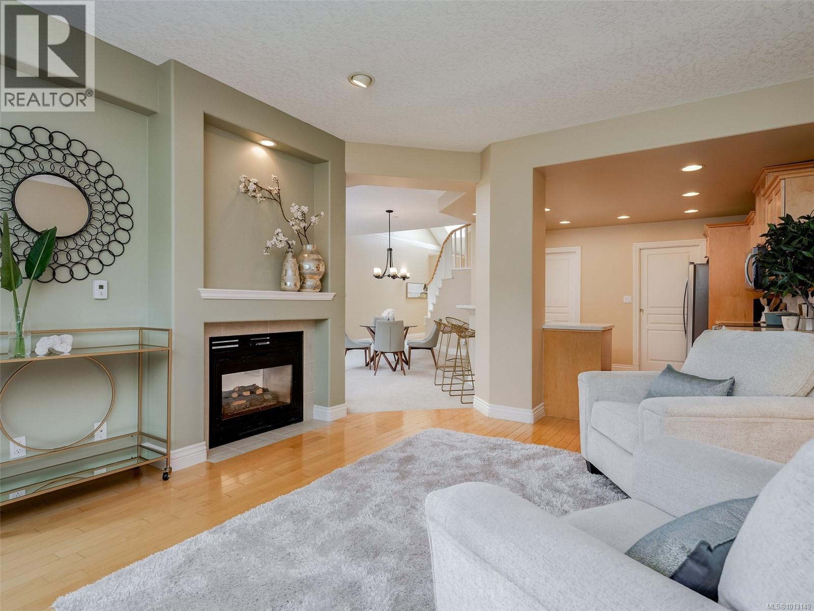 11 4522 Gordon Point Drive, Saanich
