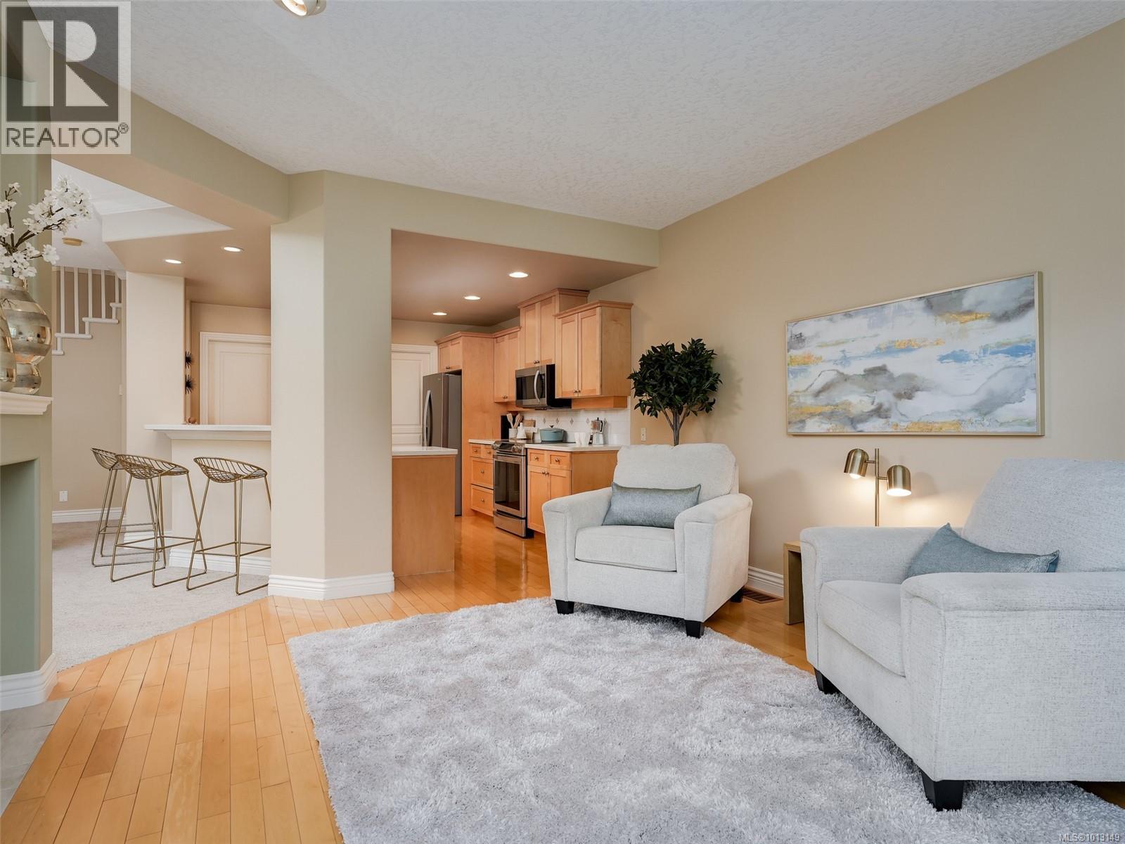 11 4522 Gordon Point Drive, Saanich
