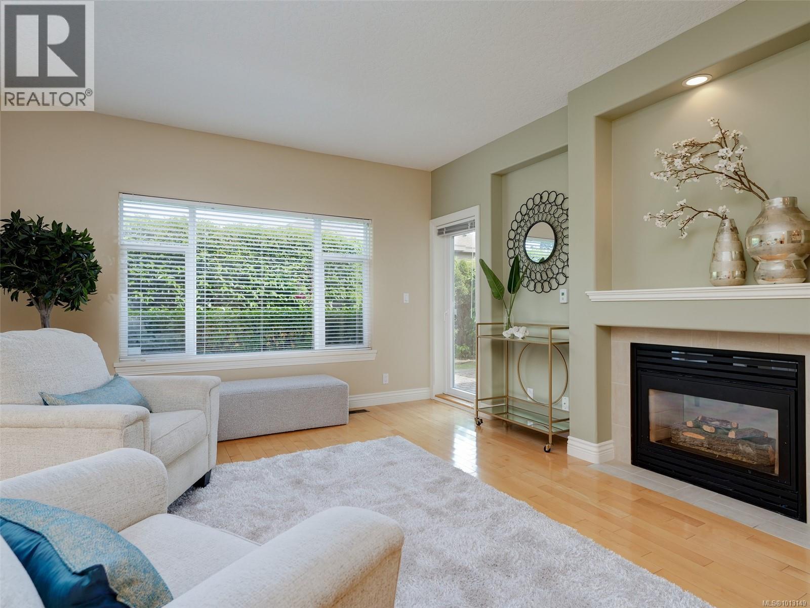 11 4522 Gordon Point Drive, Saanich