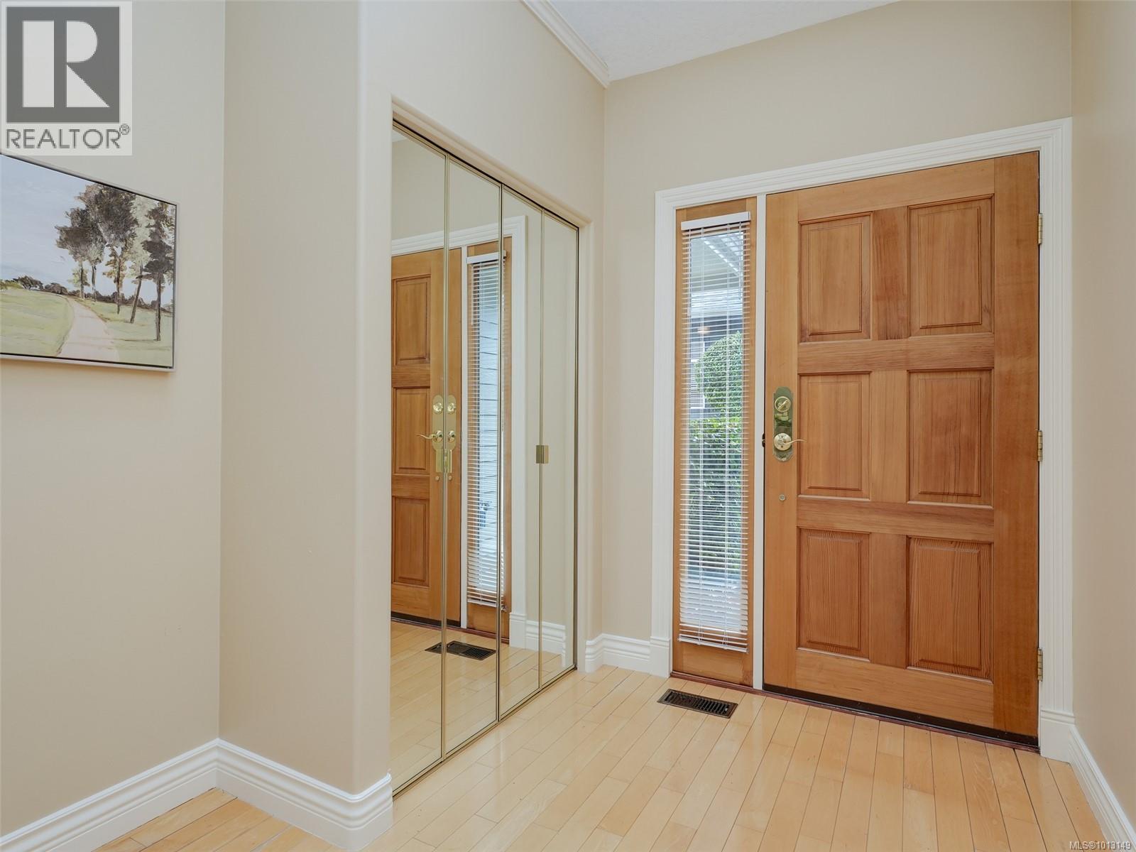 11 4522 Gordon Point Drive, Saanich