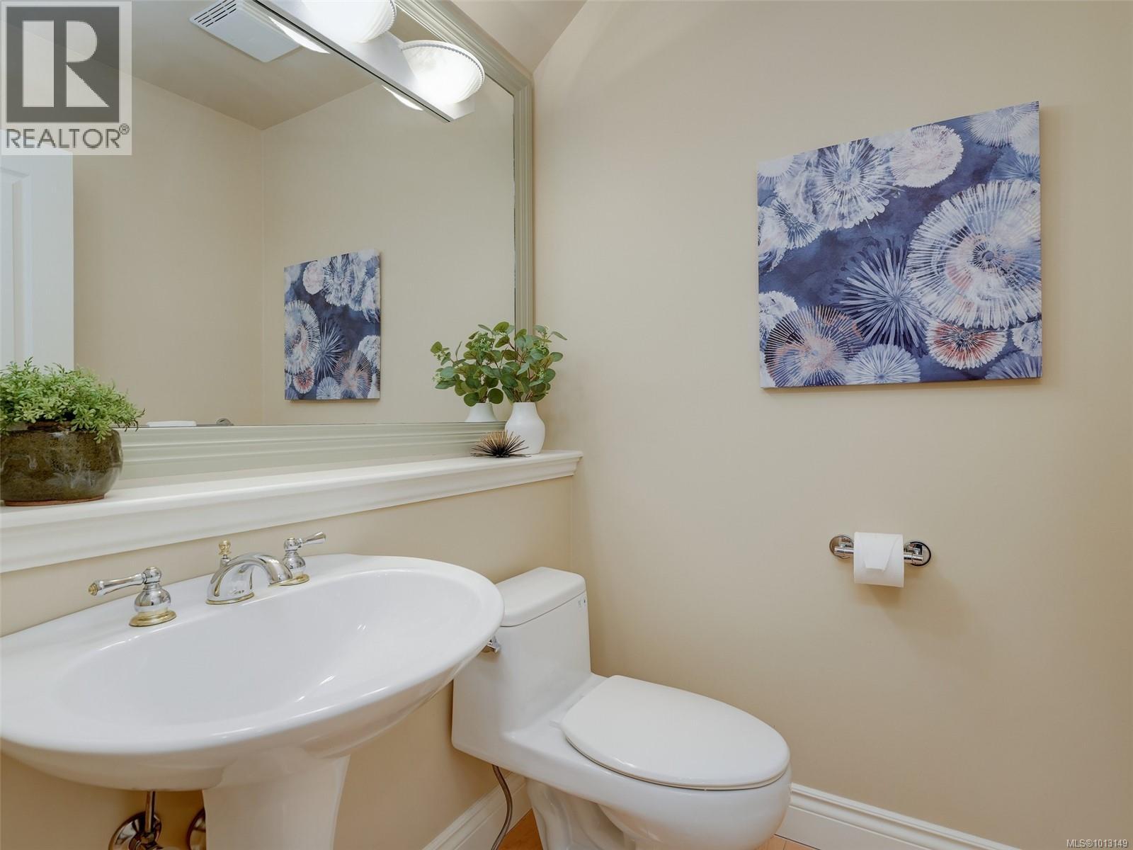 11 4522 Gordon Point Drive, Saanich